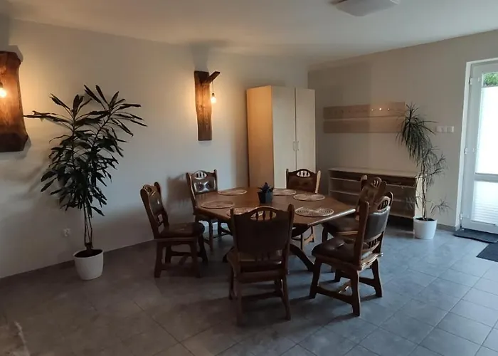 Slowikowy Zakatek Apartmán Meszna